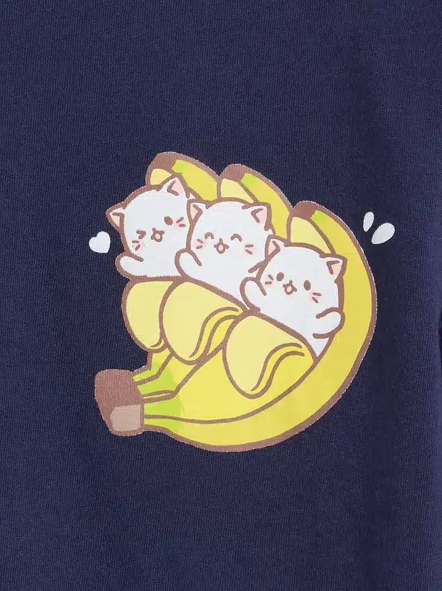 Camiseta infantil oversize con diseño gráfico