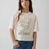 Camiseta infantil oversize con logo gráfico