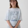 Camiseta infantil oversize con logo gráfico