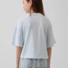 Camiseta infantil oversize con logo gráfico