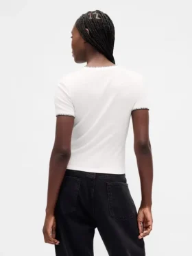 Camiseta moderna ajustada de GAP × Disney «La pesadilla antes de Navidad» de Tim Burton
