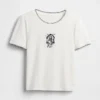 Camiseta moderna ajustada de GAP × Disney «La pesadilla antes de Navidad» de Tim Burton