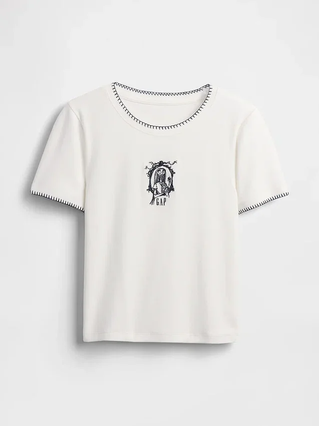 Camiseta moderna ajustada de GAP × Disney «La pesadilla antes de Navidad» de Tim Burton
