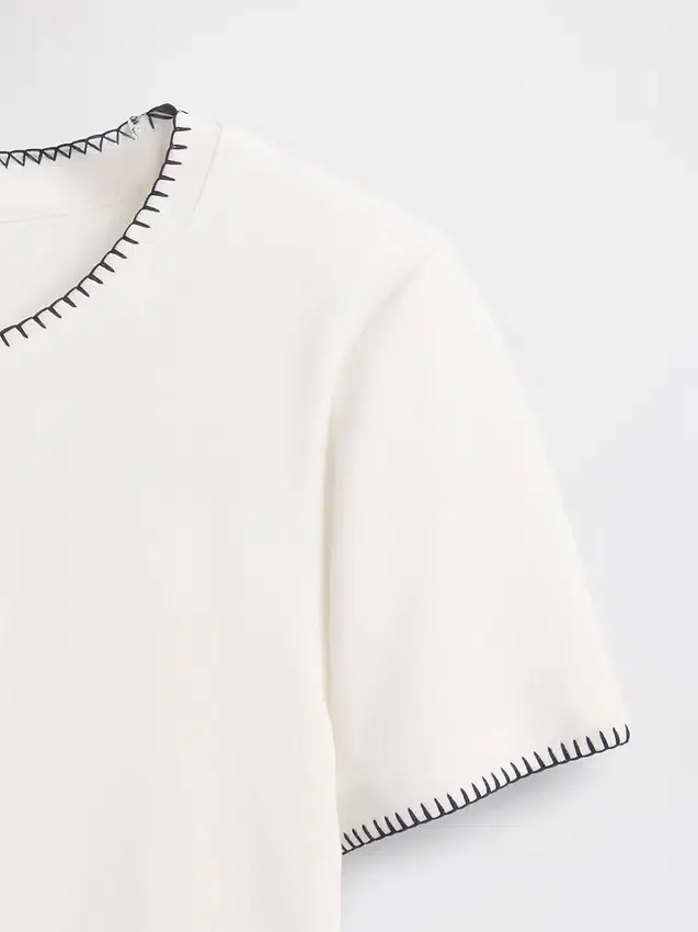 Camiseta moderna ajustada de GAP × Disney «La pesadilla antes de Navidad» de Tim Burton