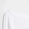 Camiseta moderna con cuello de barco