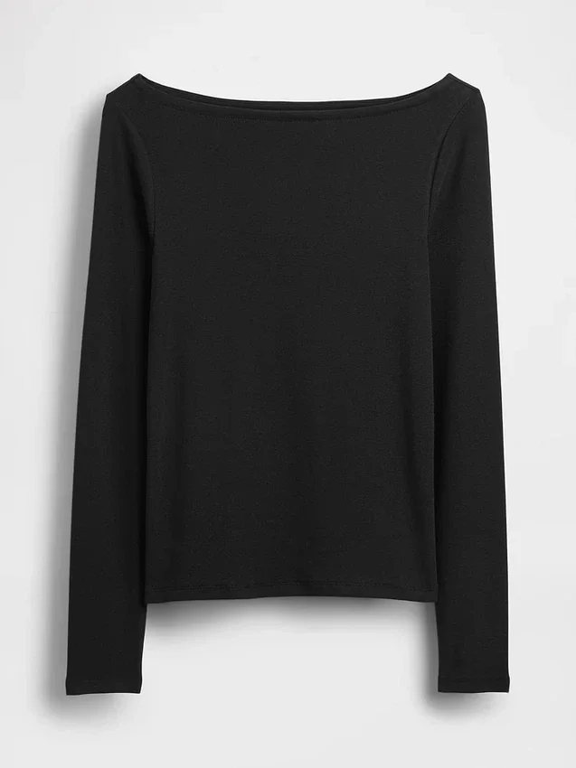 Camiseta moderna con cuello de barco