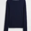 Camiseta moderna con cuello de barco