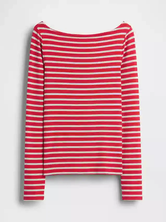 Camiseta moderna con cuello de barco