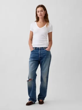 Camiseta moderna con cuello en V