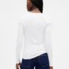 Camiseta moderna con cuello en V