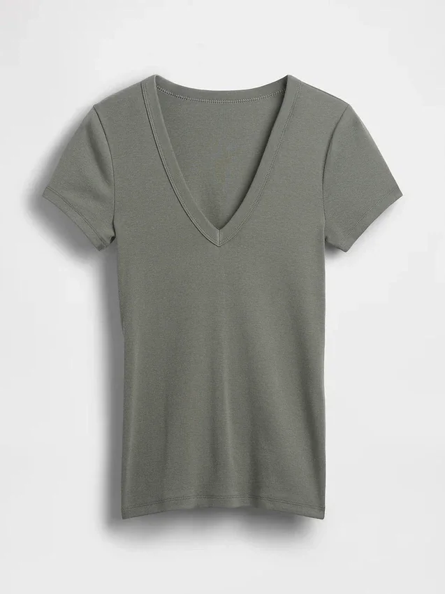 Camiseta moderna con cuello en V