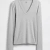 Camiseta moderna con cuello en V