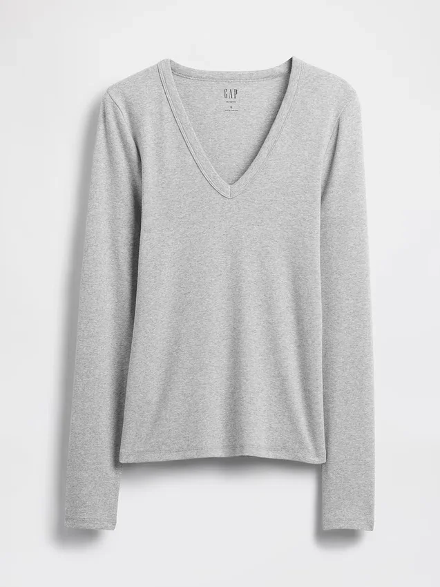 Camiseta moderna con cuello en V