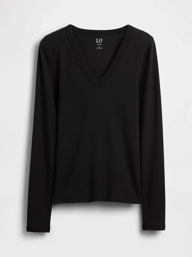 Camiseta moderna con cuello en V