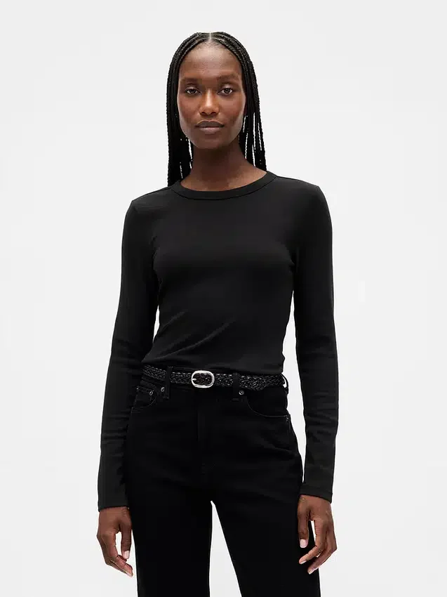 Camiseta moderna de cuello redondo