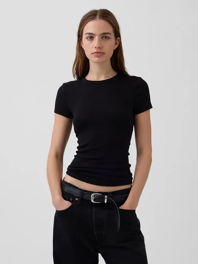 Camiseta moderna de cuello redondo