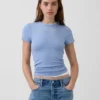 Camiseta moderna de cuello redondo