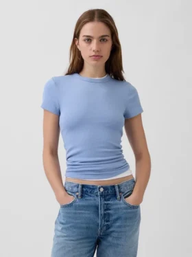 Camiseta moderna de cuello redondo