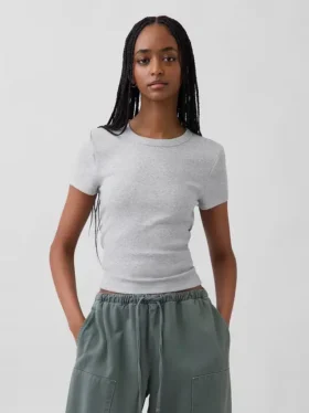 Camiseta moderna de cuello redondo