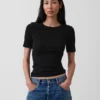 Camiseta moderna de cuello redondo