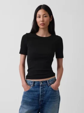 Camiseta moderna de cuello redondo
