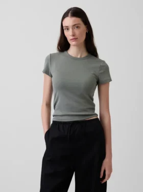 Camiseta moderna de cuello redondo