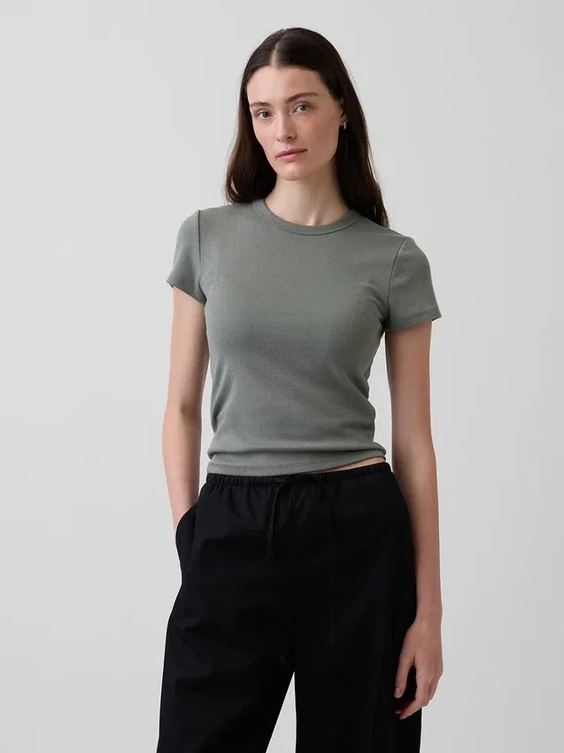 Camiseta moderna de cuello redondo