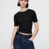 Camiseta moderna de cuello redondo