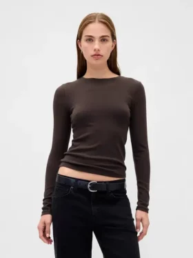 Camiseta moderna de cuello redondo