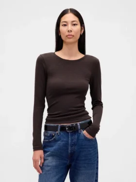 Camiseta moderna de cuello redondo
