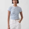 Camiseta moderna de cuello redondo