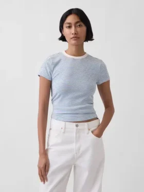 Camiseta moderna de cuello redondo