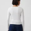Camiseta moderna de cuello redondo
