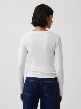 Camiseta moderna de cuello redondo