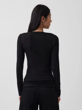 Camiseta moderna de cuello redondo
