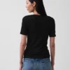 Camiseta moderna de cuello redondo