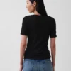 Camiseta moderna de cuello redondo