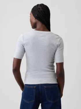 Camiseta moderna de cuello redondo