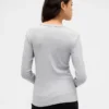 Camiseta moderna de cuello redondo