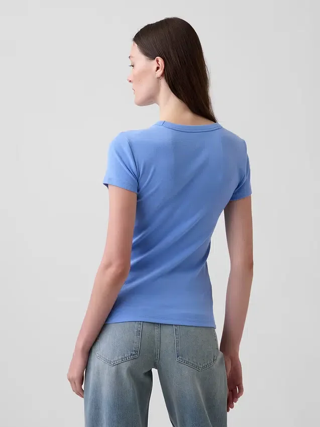 Camiseta moderna de cuello redondo