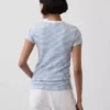 Camiseta moderna de cuello redondo
