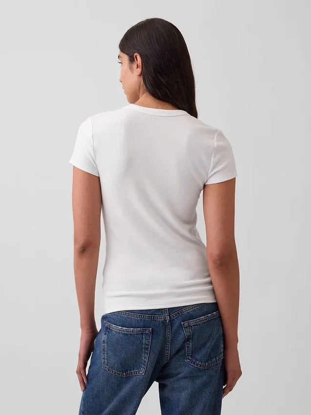 Camiseta moderna de cuello redondo
