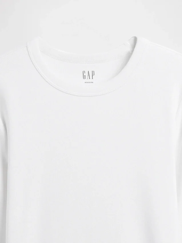 Camiseta moderna de cuello redondo