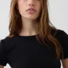 Camiseta moderna de cuello redondo