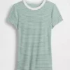Camiseta moderna de cuello redondo