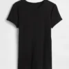 Camiseta moderna de cuello redondo