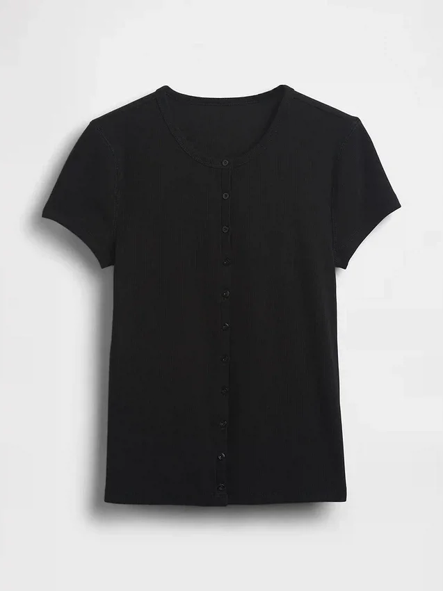 Camiseta moderna de cuello redondo con botones y tejido acanalado