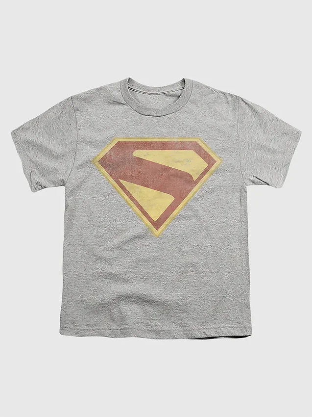 Camiseta para niños con el logotipo de Superman 2025 y diseño gráfico desgastado a todo color