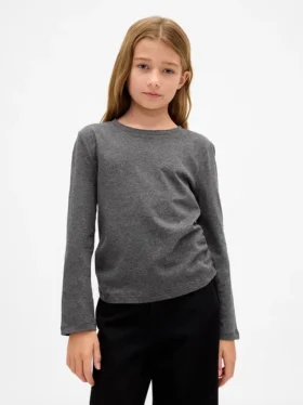 Camiseta para niños con fruncidos en los costados