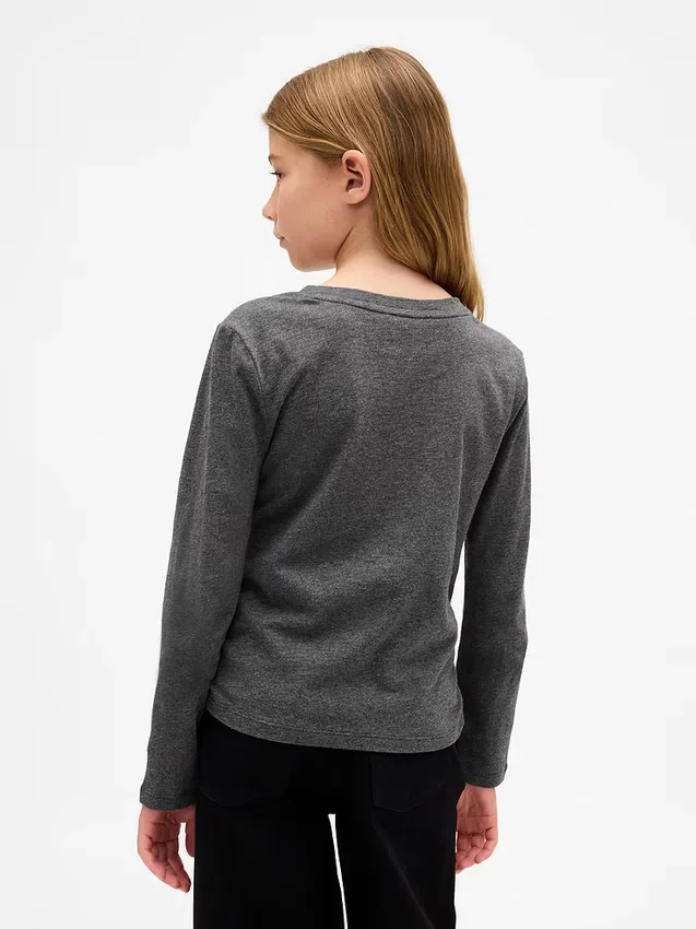 Camiseta para niños con fruncidos en los costados